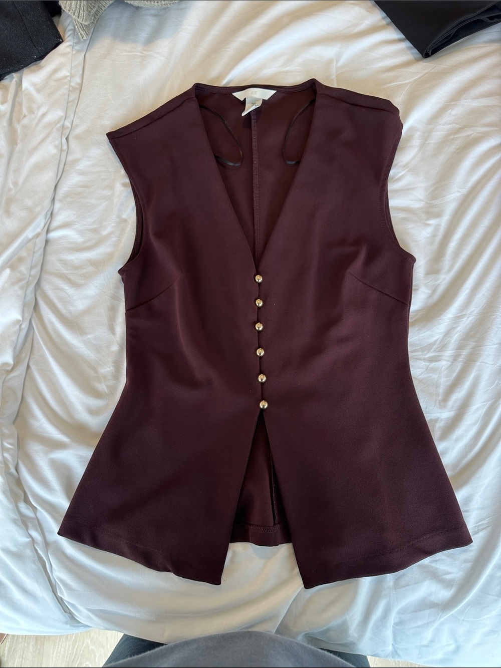 H&M Sleeveless V-Neck Pearl-Button Wine Top